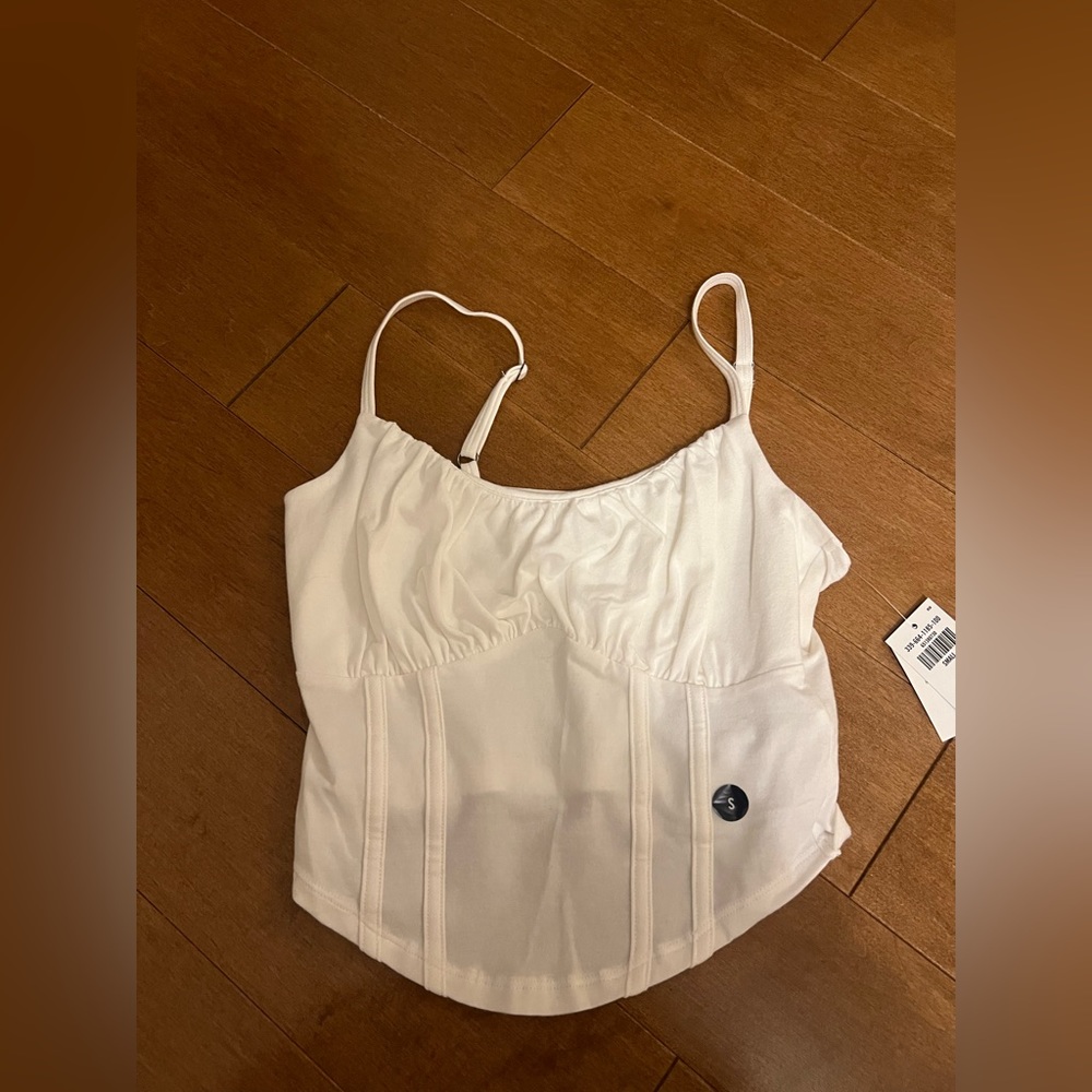 White hollister crop top.